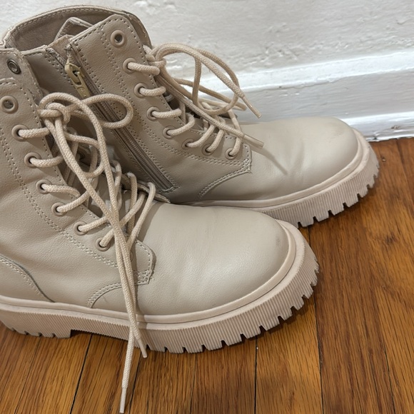 ZARA - KIDS BEIGE LACED ANKLE BOOTS - SIZE 1 - Picture 7 of 11